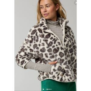 OFFLINE By Aerie Large Sherpa Quarter Zip gray leopard cropped jacket pockets